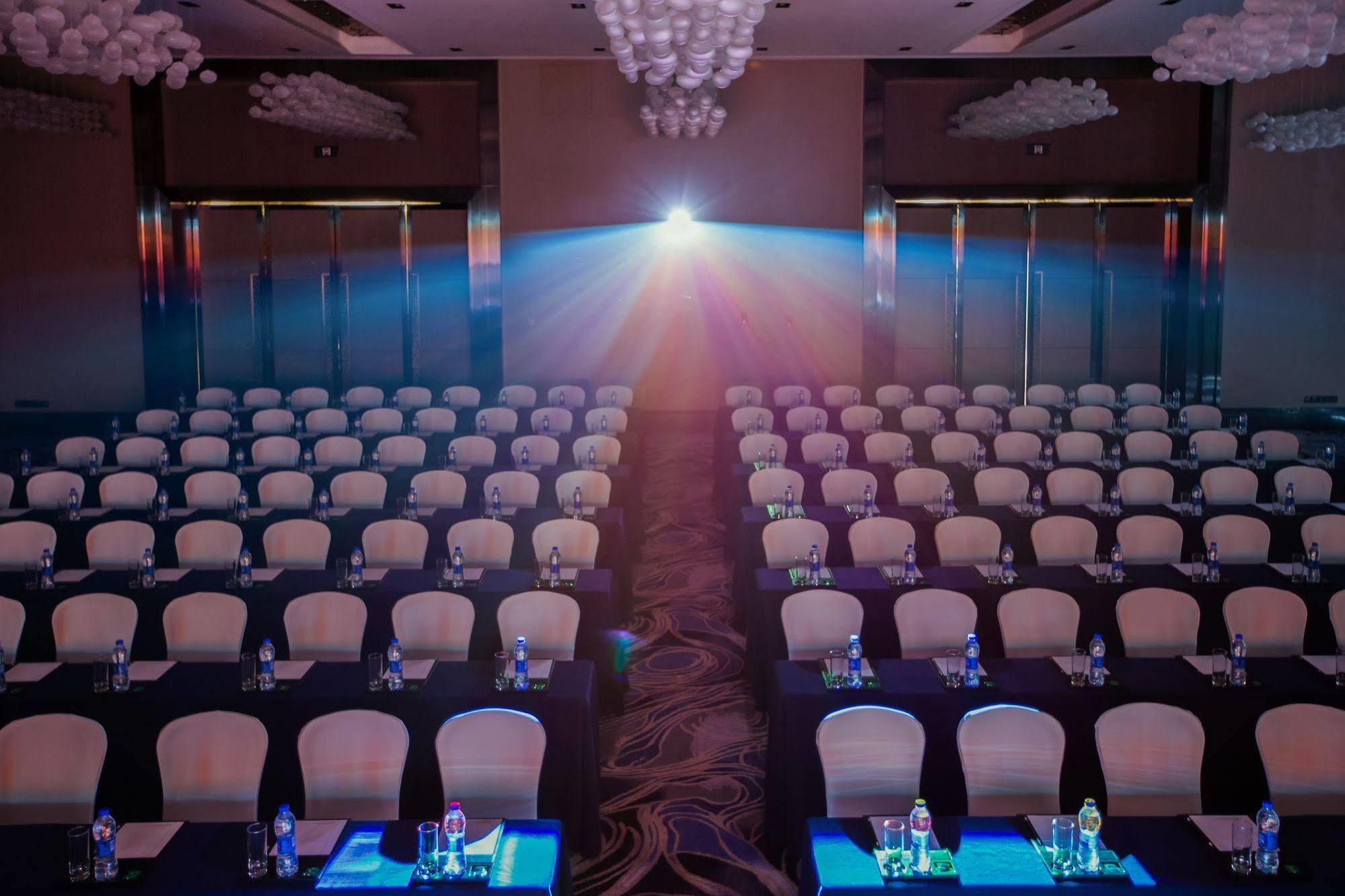 C Plaza Hotel Yuzhong Εξωτερικό φωτογραφία